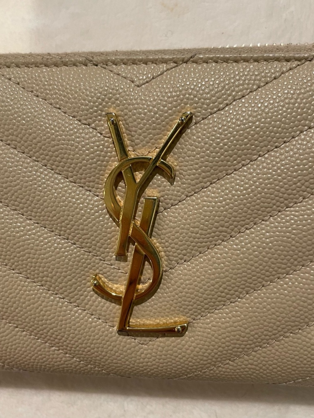 Saint Laurent like new Cassandra Matelasse zip around wallet - Picture 5 of 7
